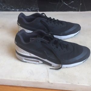 Men’s 11 Black Nike Air Max sneakers used